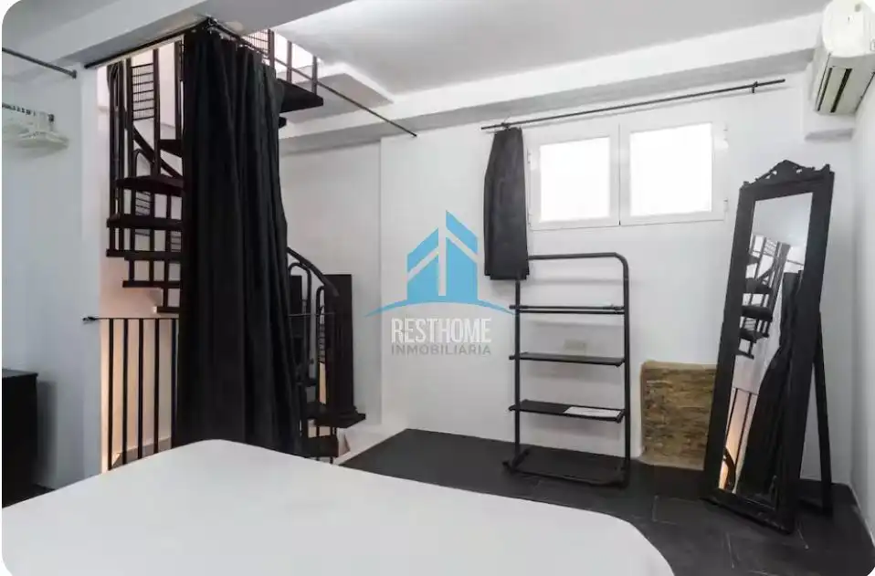Bedroom of Houses for sale in Valencia  with Air Conditioner, Terrace and Furnished