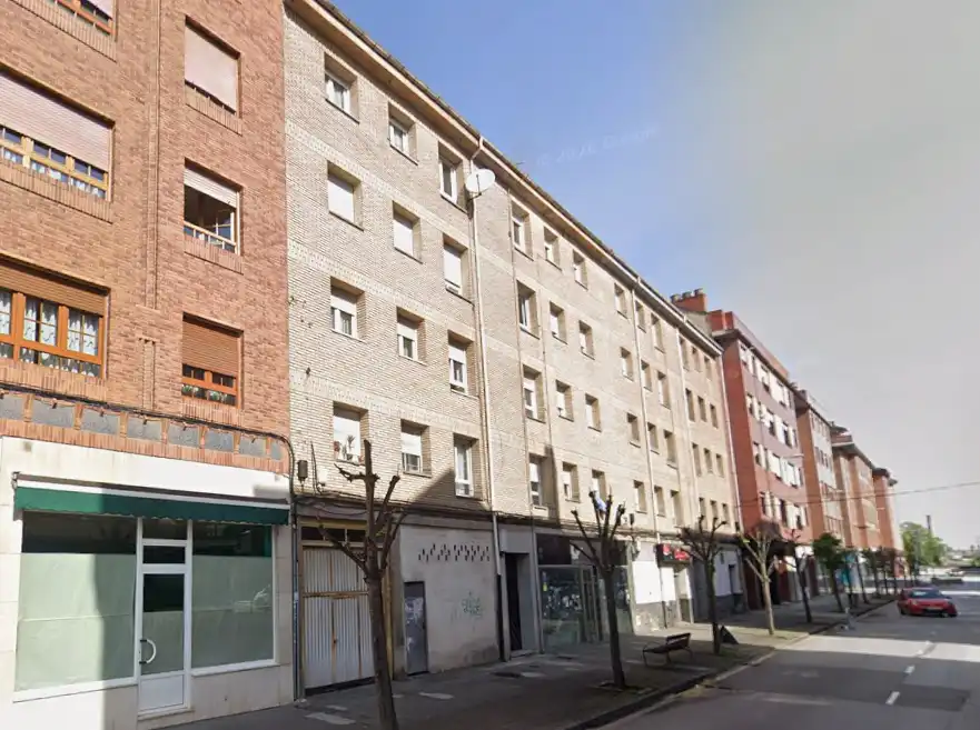 Vista exterior de Piso en venta en Lugones