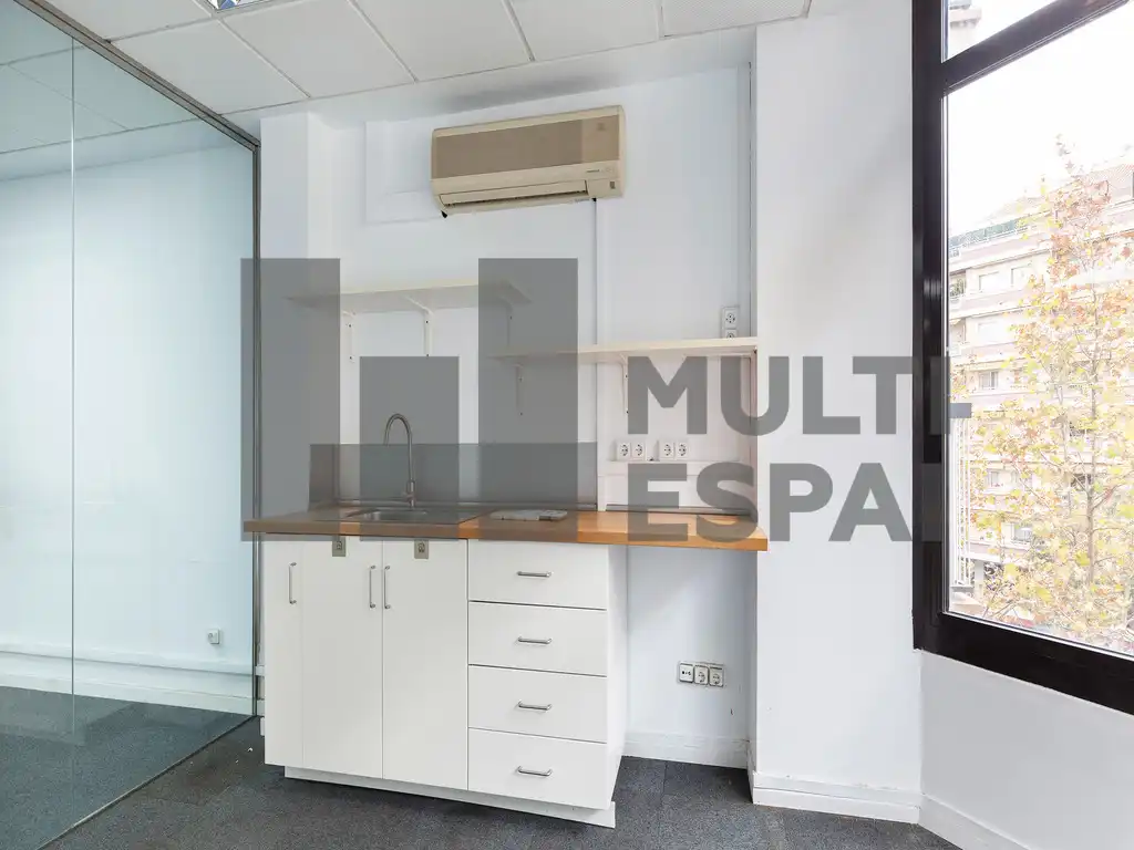 Office space with lift to rent in Carrer de Sepúlveda, imagen 16