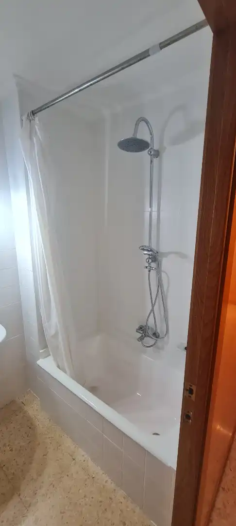 Baño de Piso de alquiler en La Vall d'Uixó con Amueblado, Lavadora y Microondas