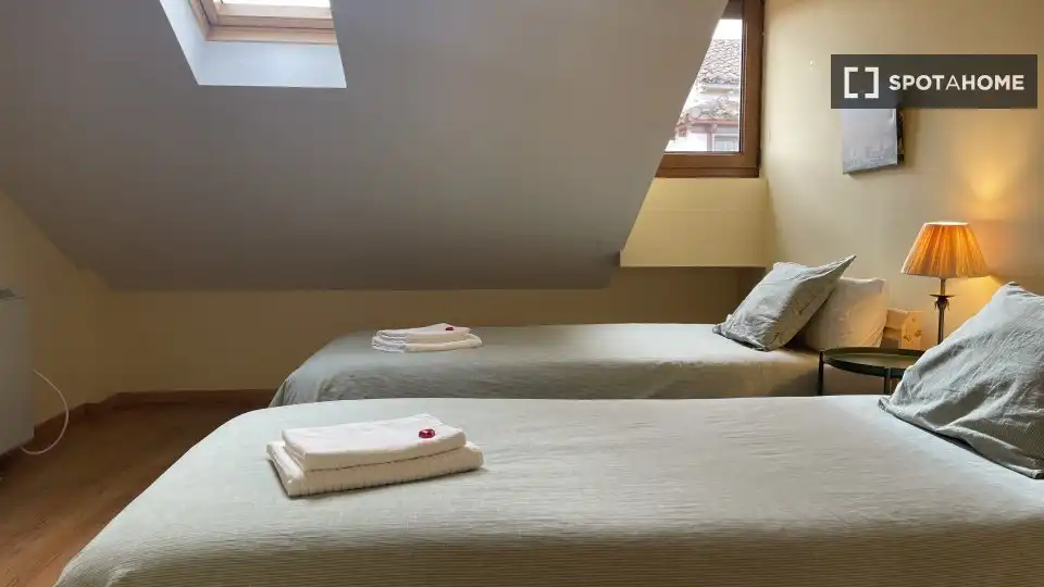 Habitación de Apartamento para compartir en Alcalá de Henares con Aire acondicionado, Terraza y Amueblado