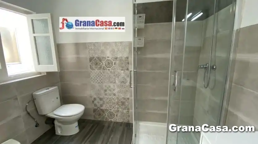Baño de Piso de alquiler en Granada con Terraza, Amueblado y Horno