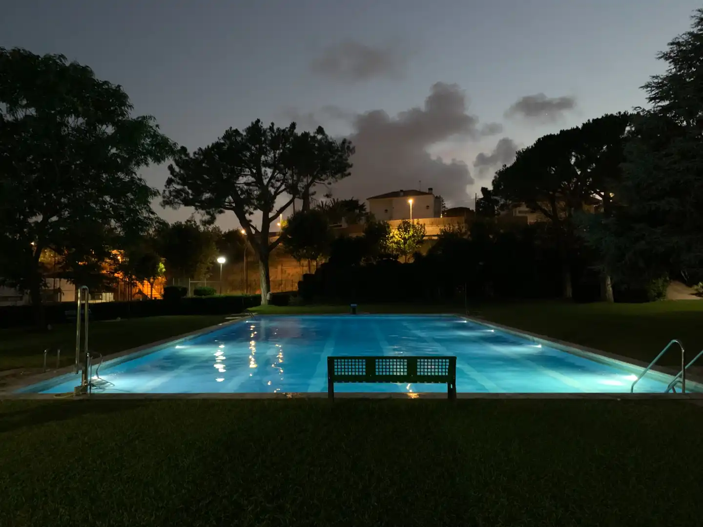 Swimming pool of Flat for sale in El Masnou  with Air Conditioner, Heating and Parquet flooring