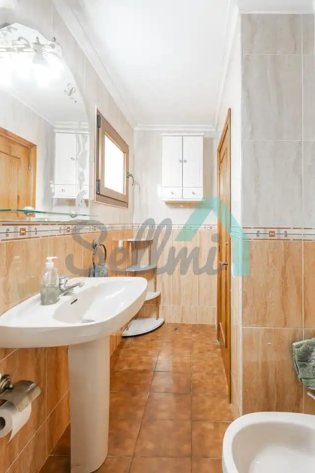 Baño de Dúplex en venta en Boal con Parquet y Trastero