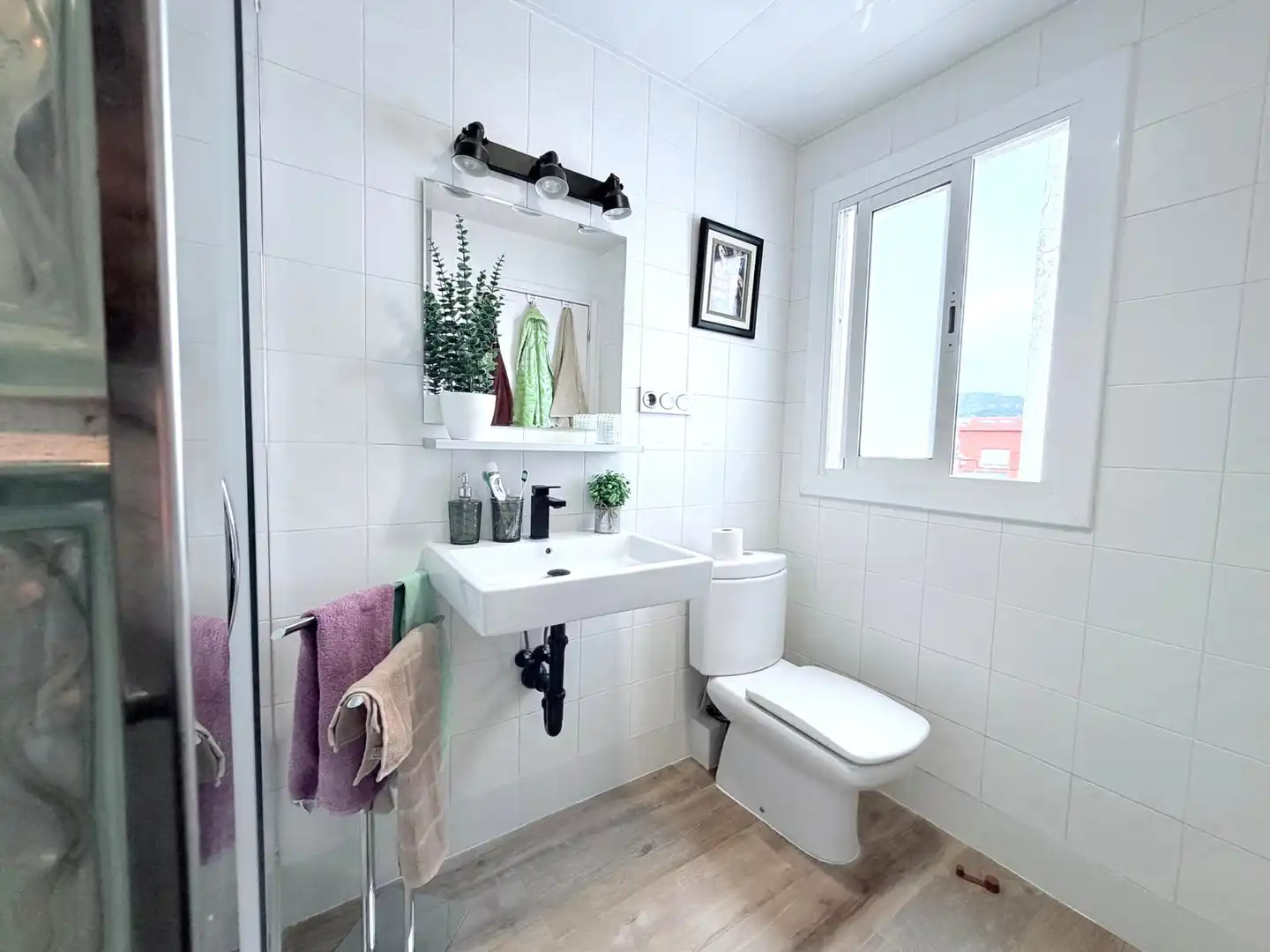 Badezimmer von Wohnung zum Verkauf in Terrassa mit Parkett und Terrasse