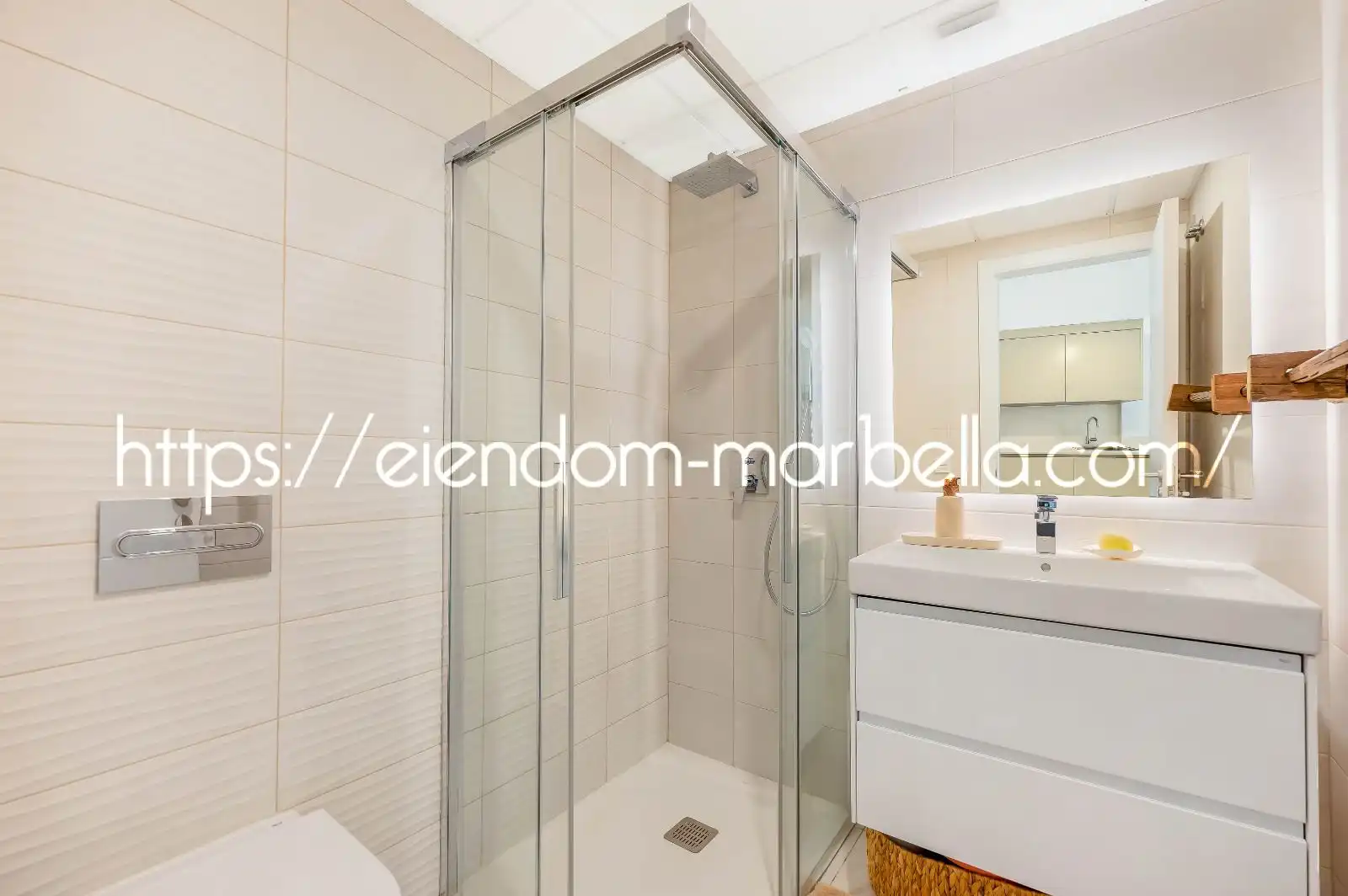 Baño de Apartamento en venta en Marbella con Aire acondicionado, Terraza y Amueblado