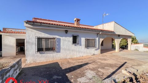 Chalet en Carlet con amplia parcela de 1.995 m y gran potencial Magnífico chalet ubicado en Carlet, ideal para quienes buscan espa