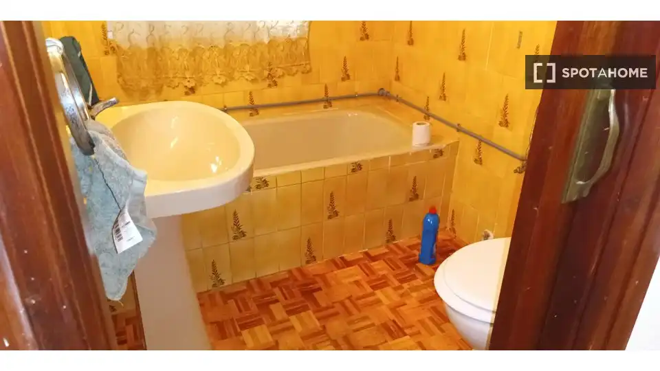 Room in Ensanche - Parque Santa Rosa