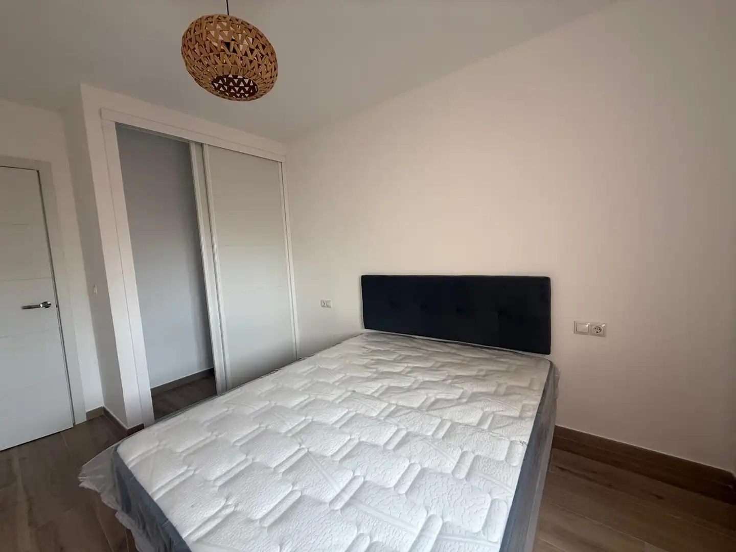 Schlafzimmer von Wohnung zur Miete in Carlet mit Balkon
