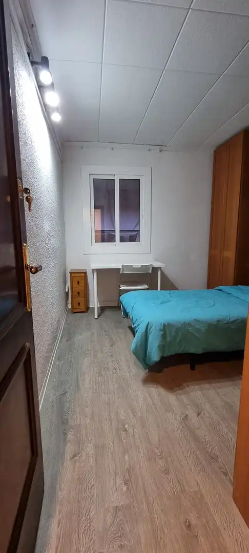 Habitación de Piso para compartir en Barcelona con Calefacción y Lavadora