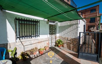 Exterior view of House or chalet for sale in Mejorada del Campo  with Heating, Private garden and Terrace