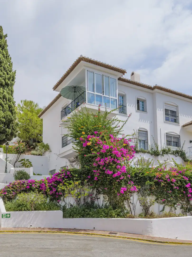 Vista exterior de Piso en venta en Mijas con Terraza, Piscina y Internet