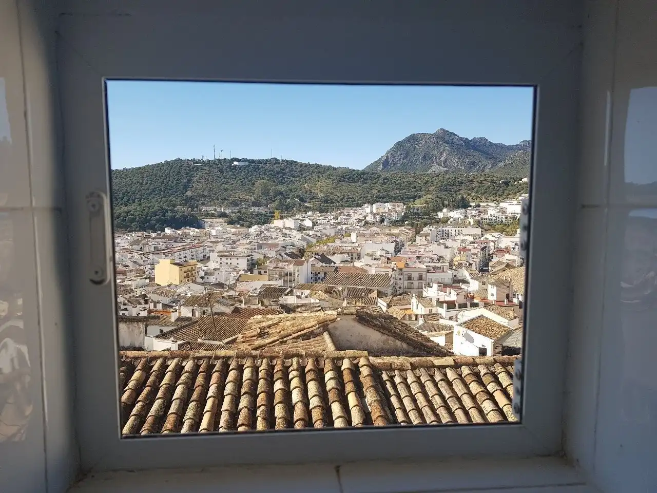 Vista exterior de Casa o xalet en venda en Ubrique amb Moblat i Balcó