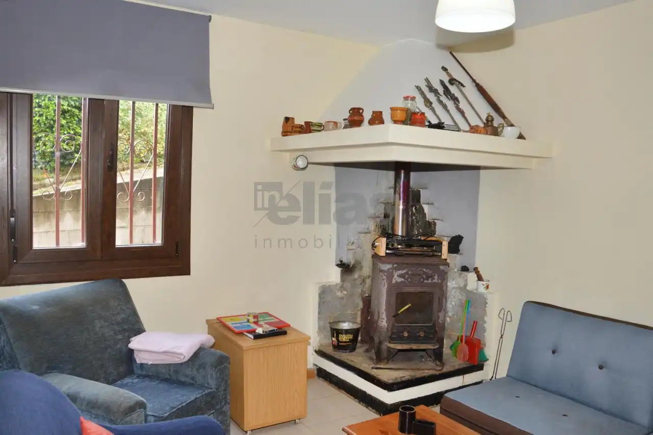 Sala d'estar de Casa o xalet en venda en Zas amb Calefacció, Jardí privat i Traster