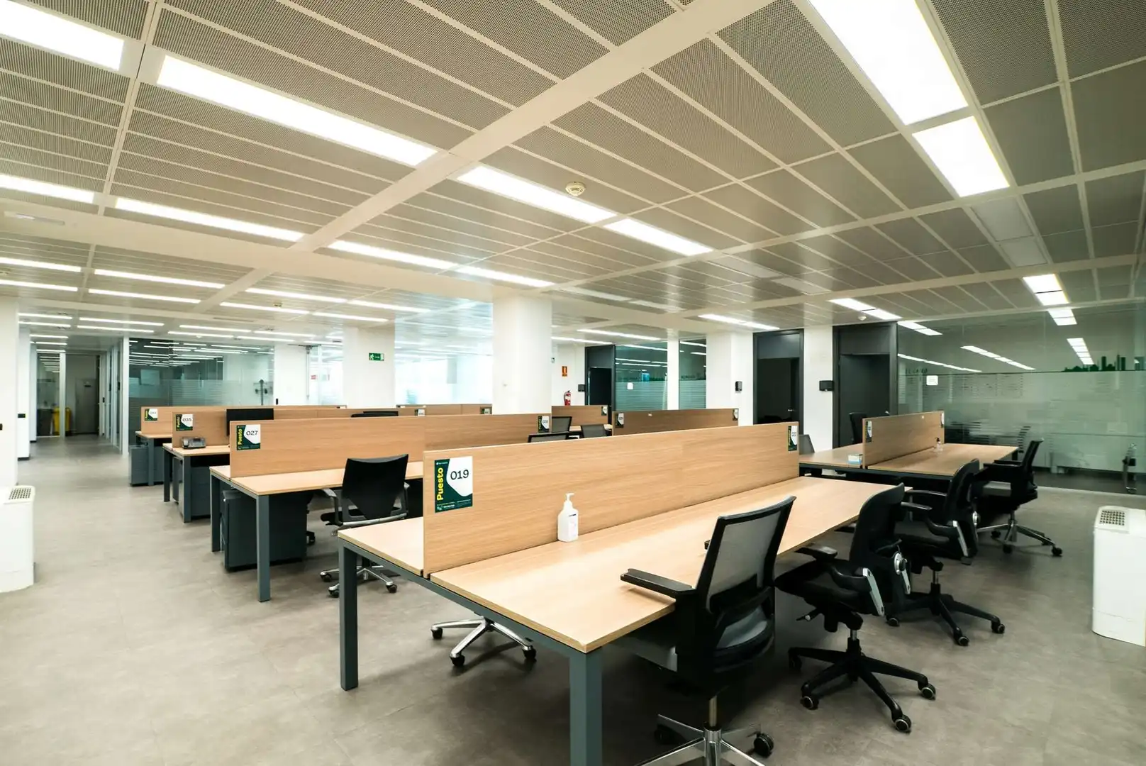 Oficina de alquiler en Cornellà de Llobregat con Aire acondicionado, Calefacción y Terraza