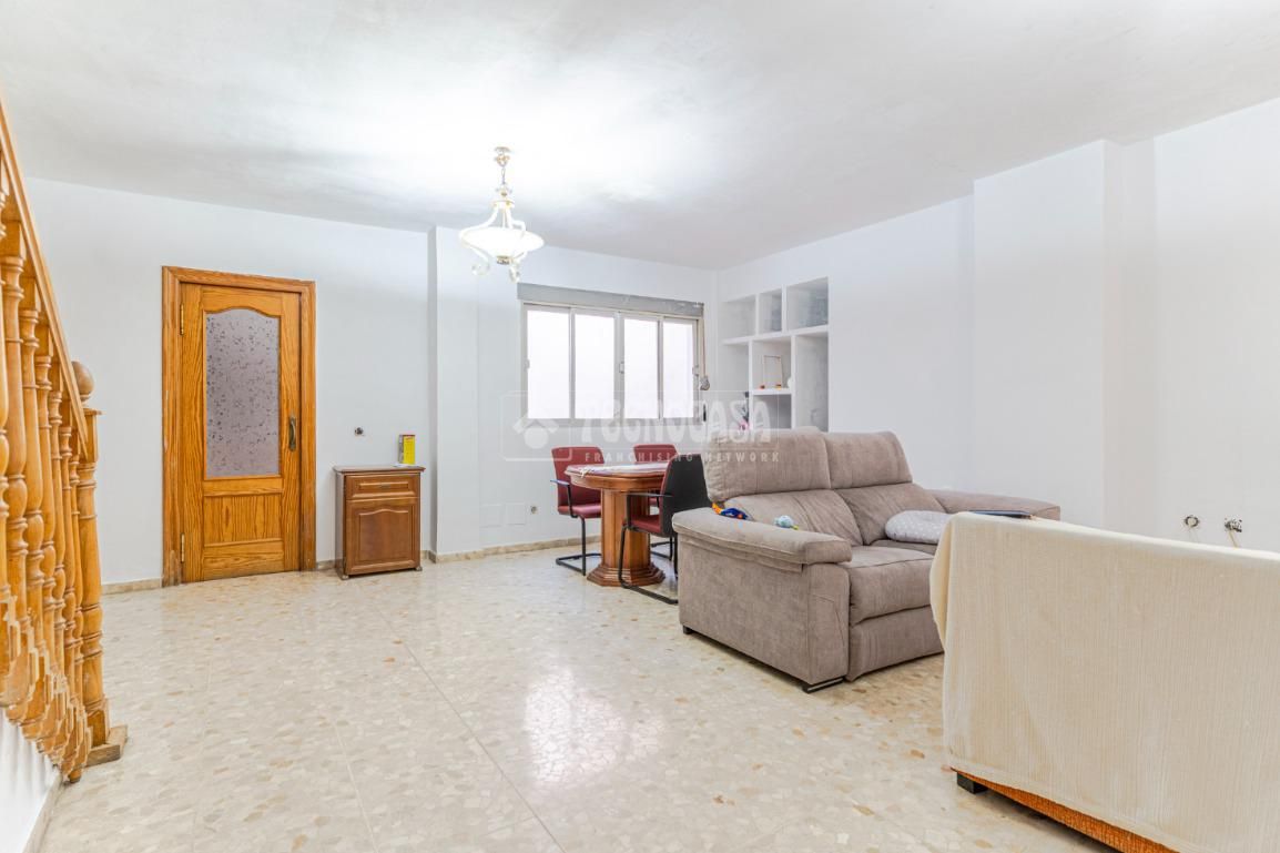 Sala de estar de Casa adosada en venta en Motril con Terraza