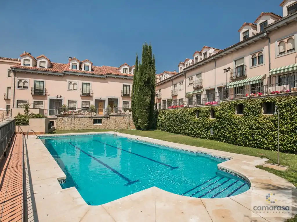 Piscina de Casa o chalet en venta en Ávila con Jardín privado, Piscina y Piscina comunitaria
