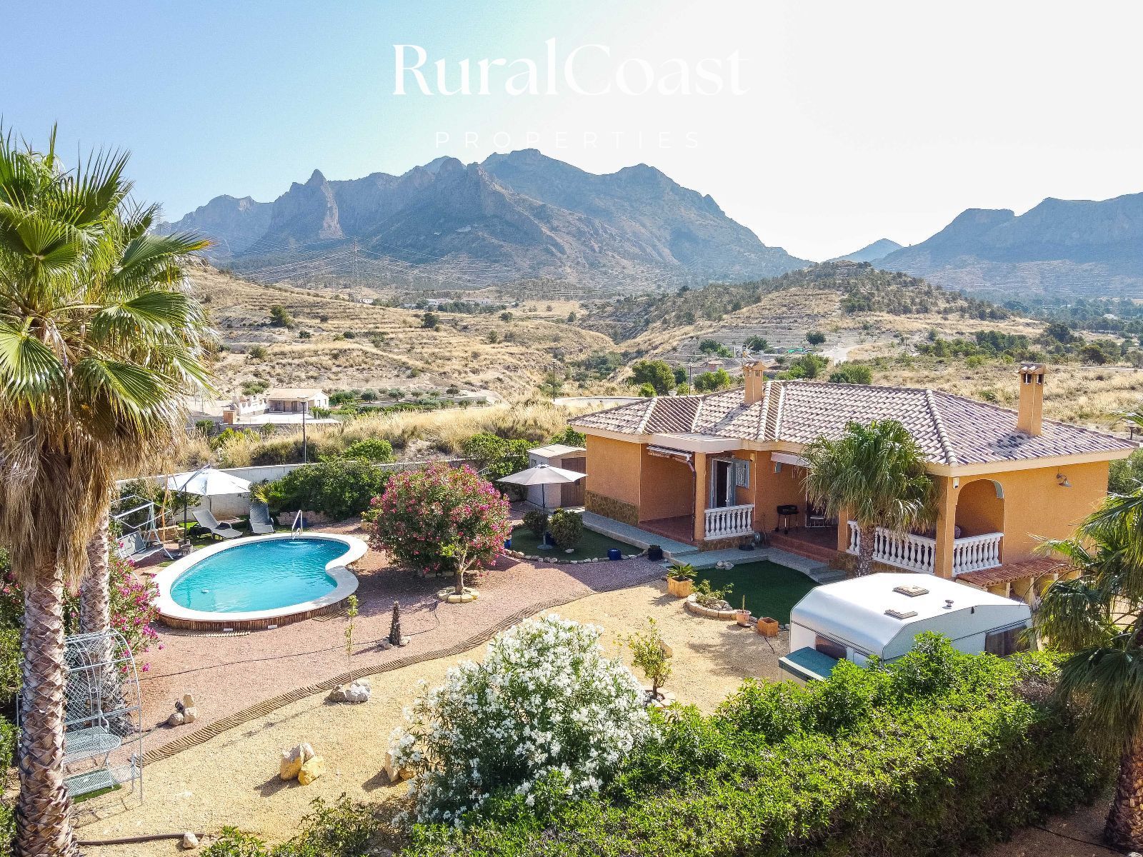 Vista exterior de Casa o xalet en venda en Busot amb Calefacció, Terrassa i Traster