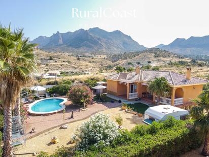 Vista exterior de Casa o xalet en venda en Busot amb Calefacció, Terrassa i Traster