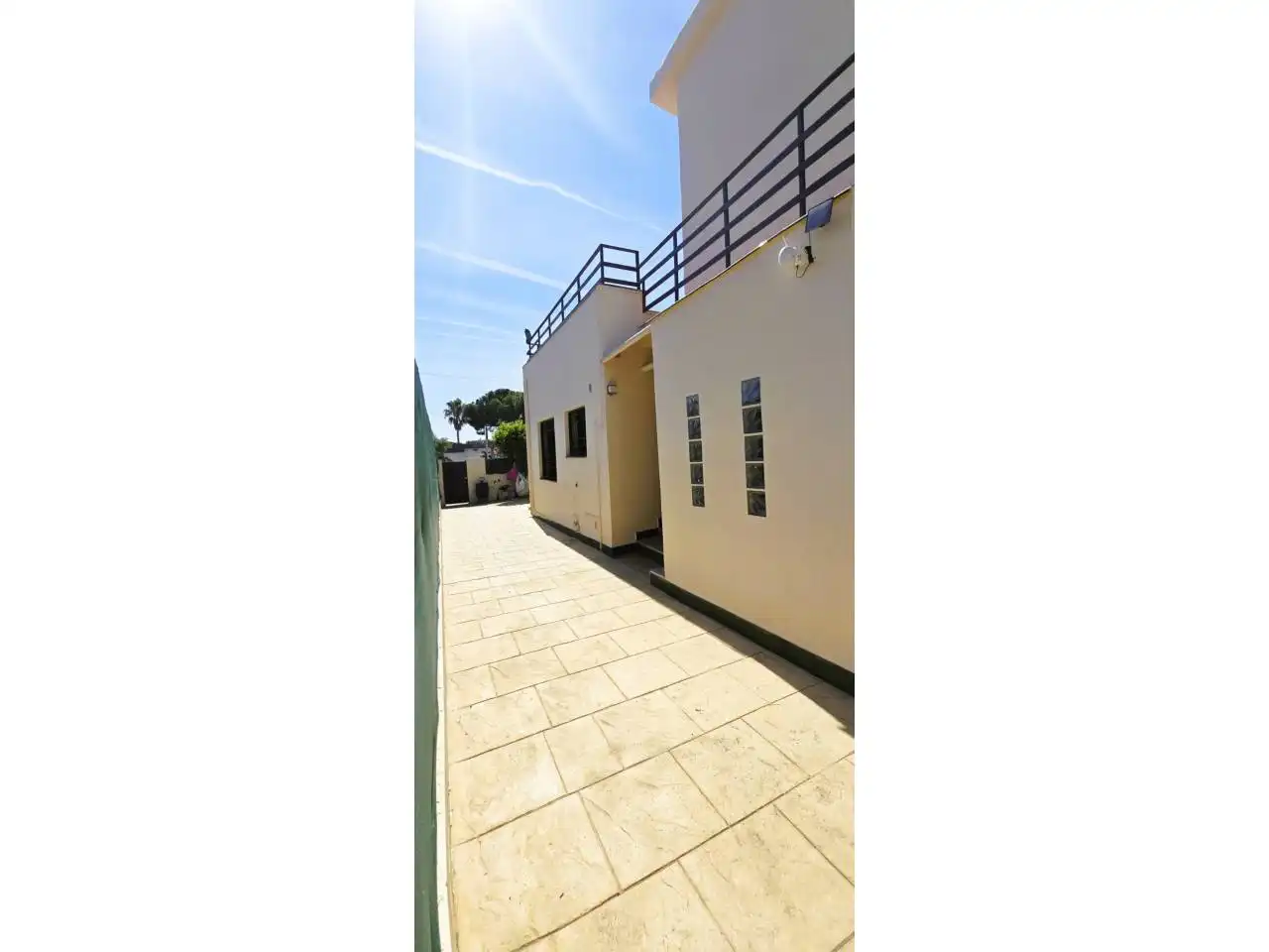 Vista exterior de Casa o xalet en venda en Torredembarra amb Aire condicionat, Calefacció i Jardí privat
