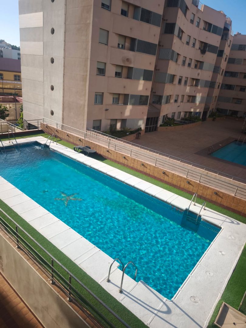 Piscina de Pis en venda en  Melilla Capital amb Aire condicionat, Terrassa i Traster