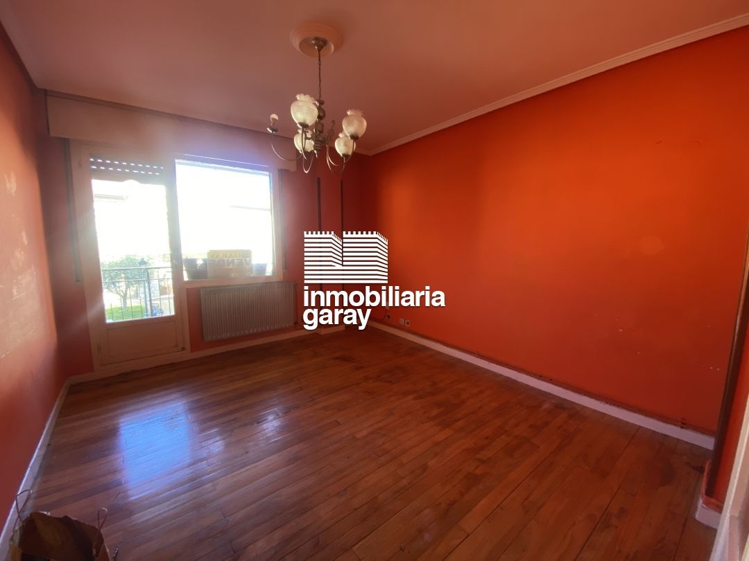 Sala d'estar de Pis en venda en Villarcayo de Merindad de Castilla la Vieja amb Calefacció i Balcó