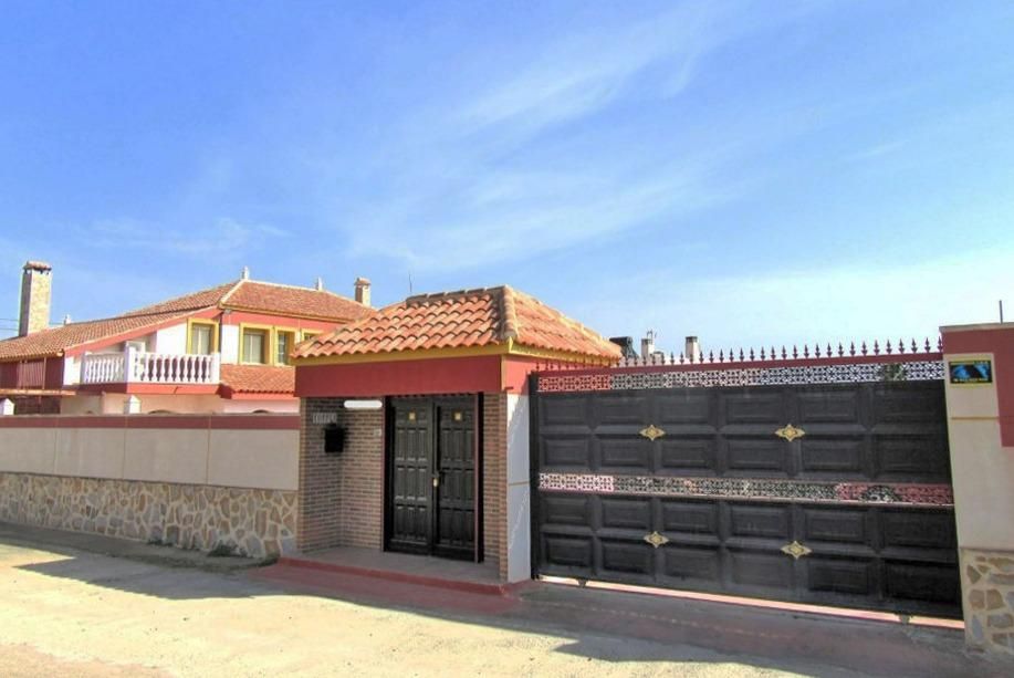 Vista exterior de Casa o xalet en venda en Alicante / Alacant amb Aire condicionat, Calefacció i Jardí privat