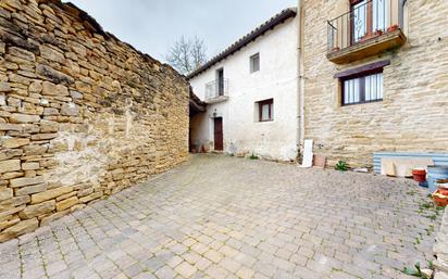 Außenansicht von Haus oder Chalet zum verkauf in Leoz / Leotz mit Privatgarten, Abstellraum und Balkon