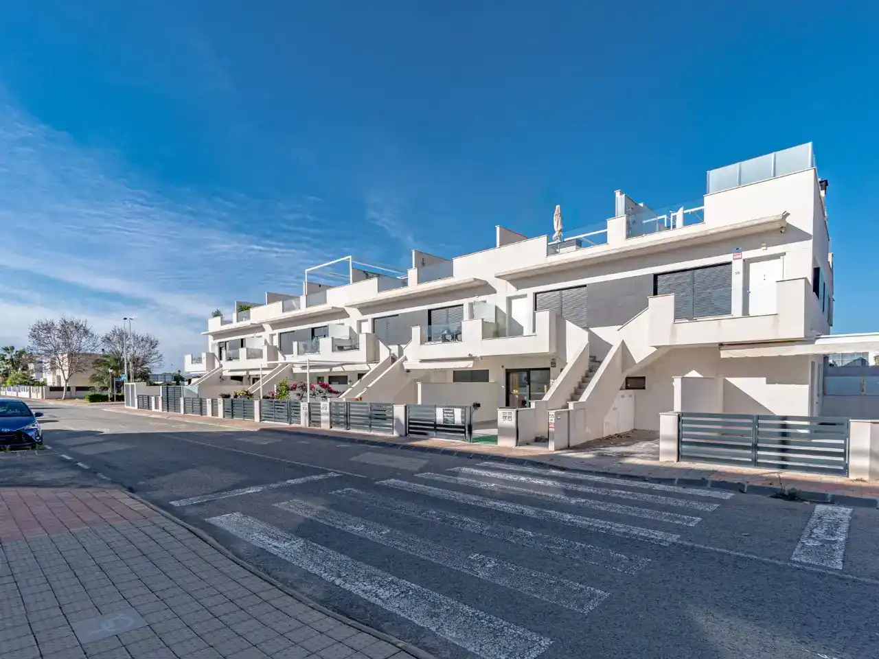 Vista exterior de Pis en venda en San Pedro del Pinatar amb Aire condicionat i Piscina
