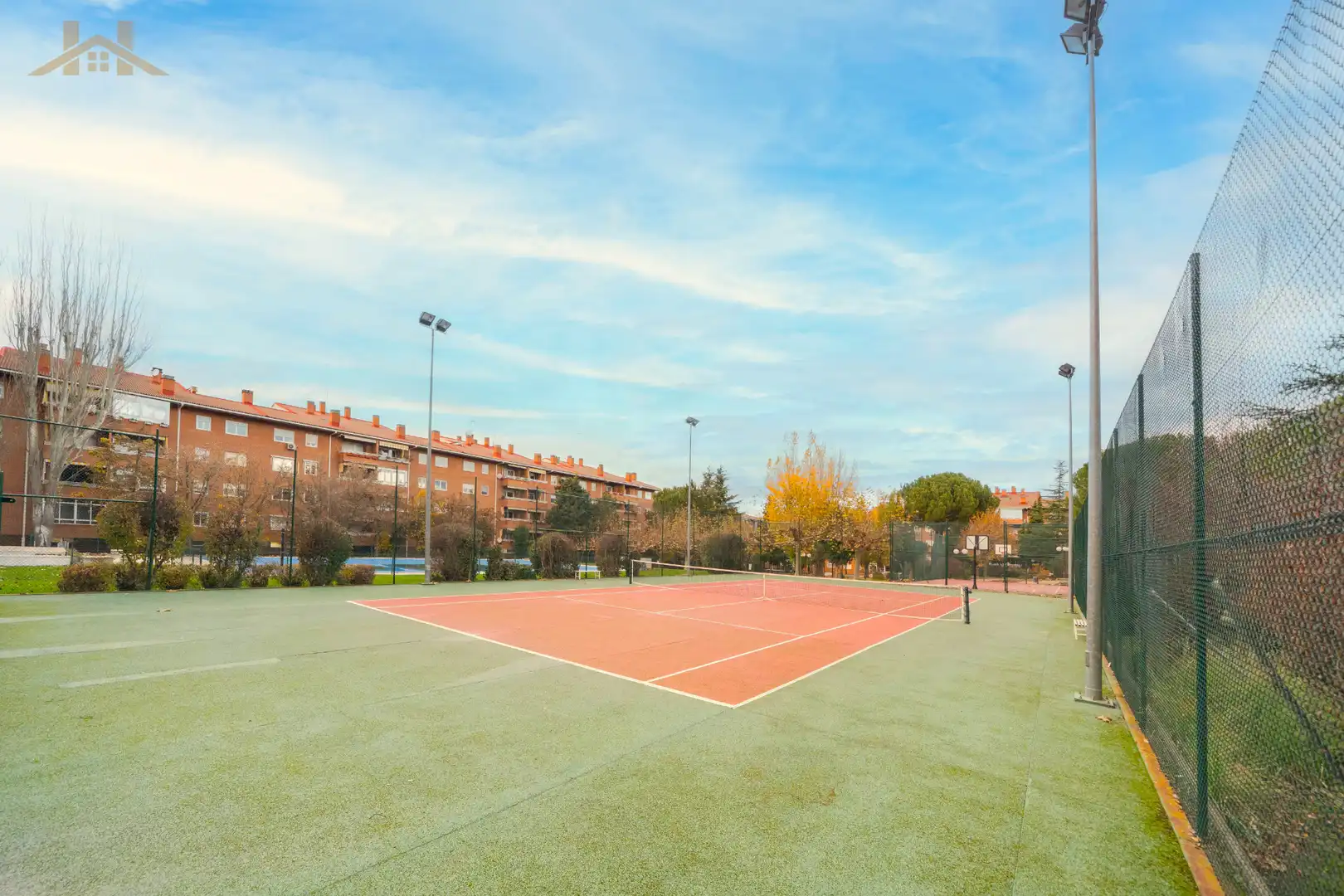 Jardí de Dúplex en venda en Collado Villalba amb Calefacció, Terrassa i Piscina comunitària