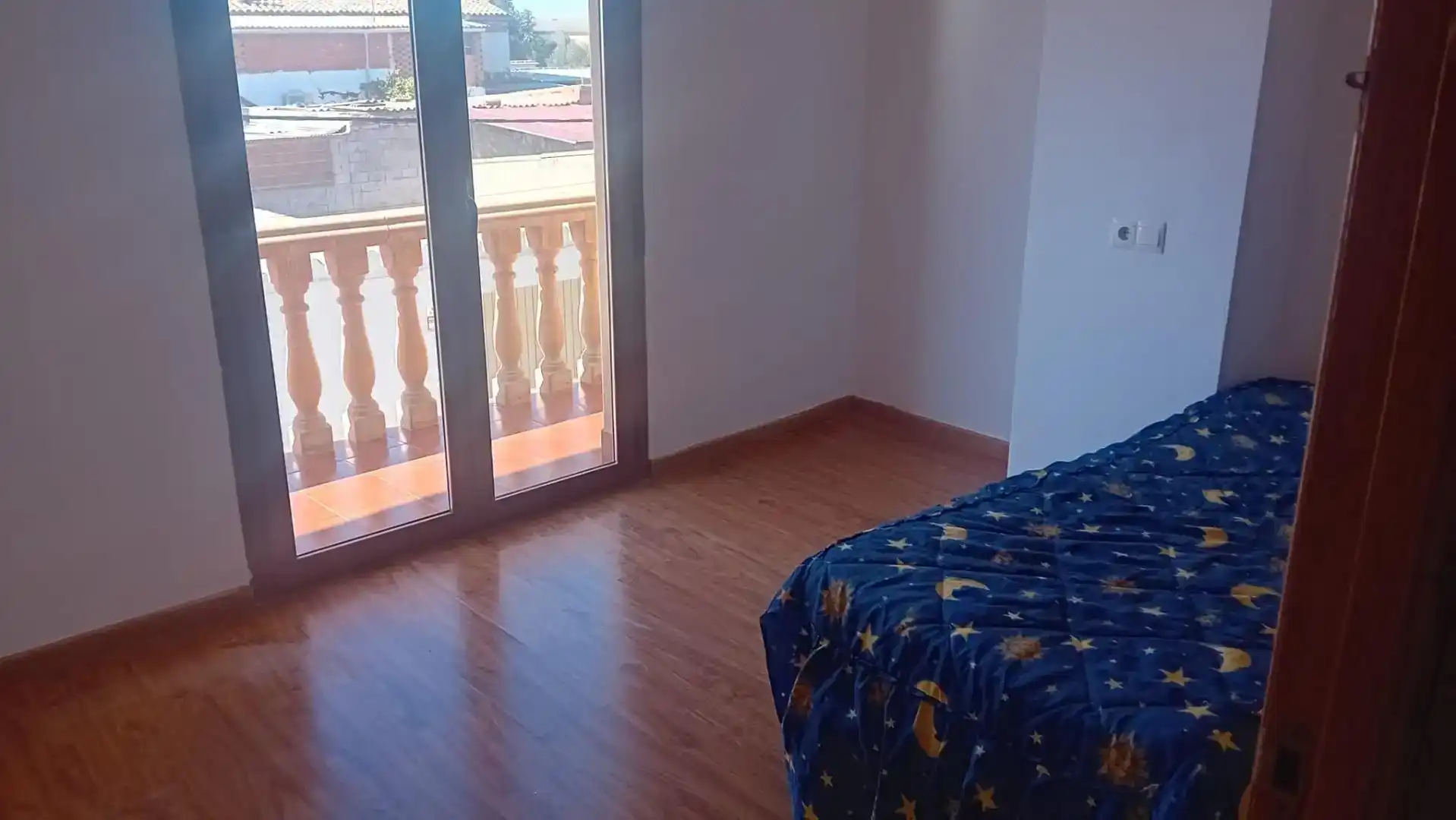 Dormitori de Casa adosada en venda en Las Mesas   amb Jardí privat, Moblat i Balcó