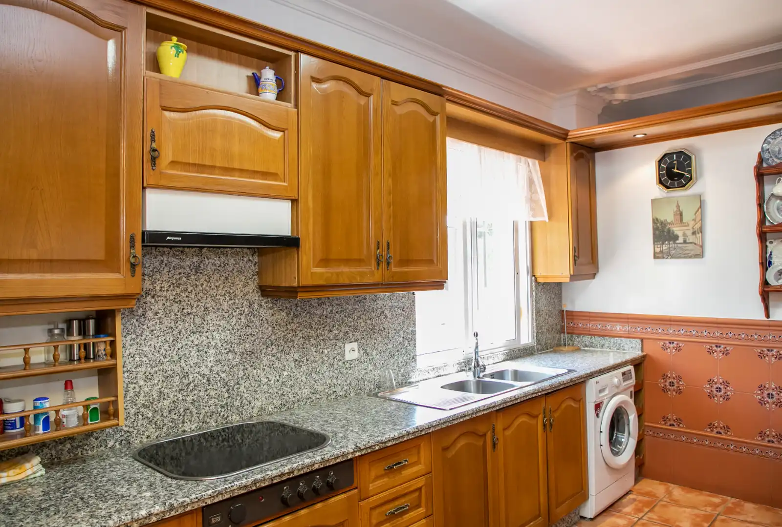 Cocina de Casa o chalet en venta en Castilleja de la Cuesta con Aire acondicionado, Calefacción y Jardín privado