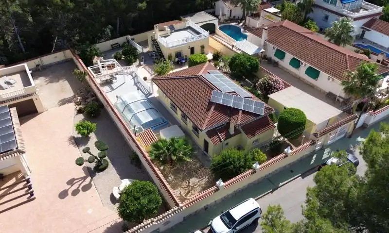 Vista exterior de Casa o xalet en venda en Pilar de la Horadada amb Traster i Piscina