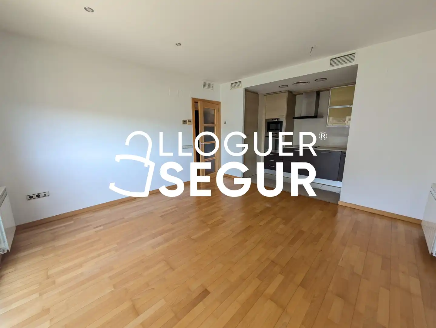 Bedroom of Flat for rent in Terrassa  with Air Conditioner and Heating