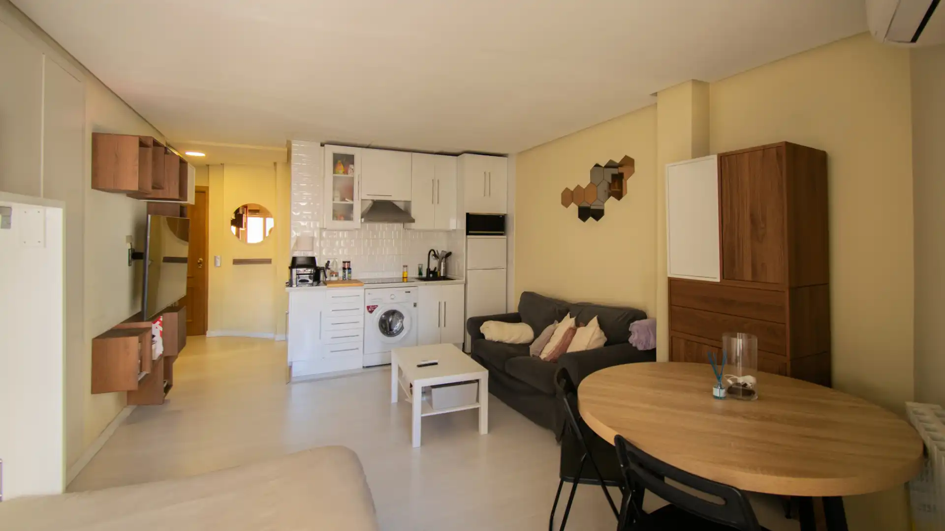Living room of Study for rent in Madrid  with Air Conditioner, Heating and Furnished