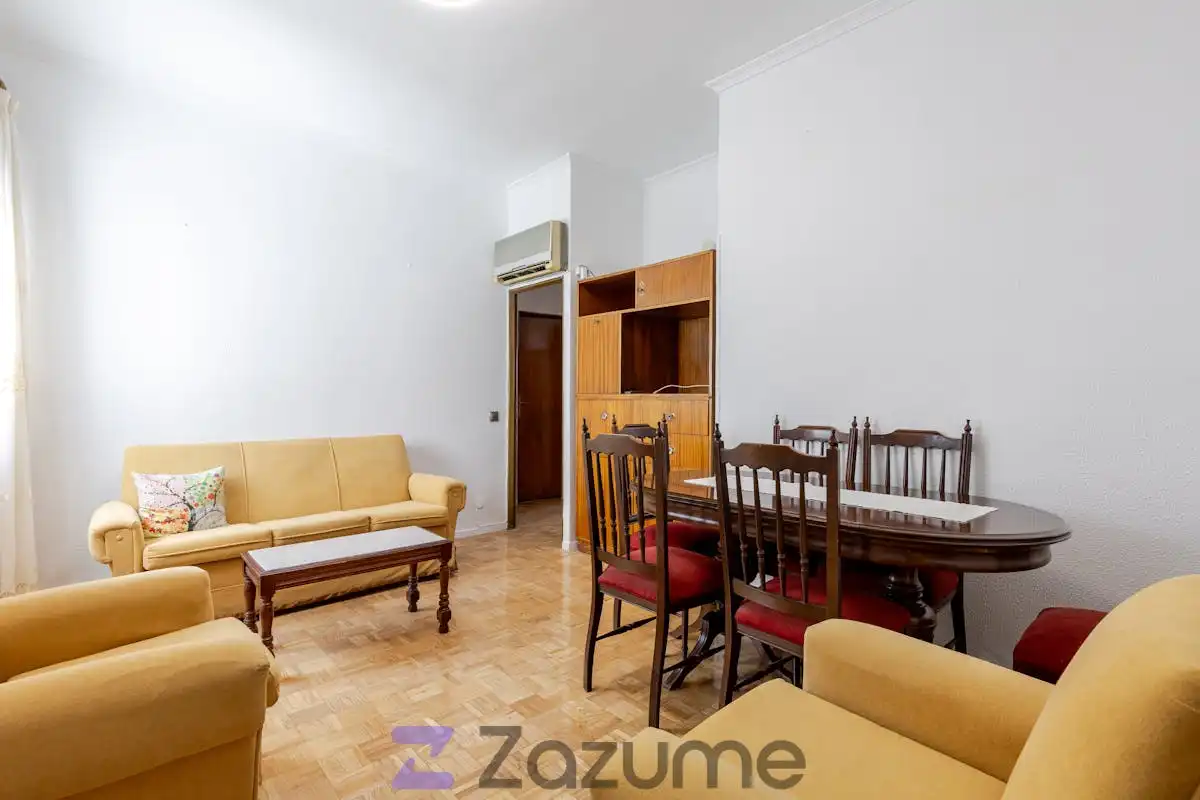 Living room of Flat for rent in  Madrid Capital  with Air Conditioner, Heating and Parquet flooring
