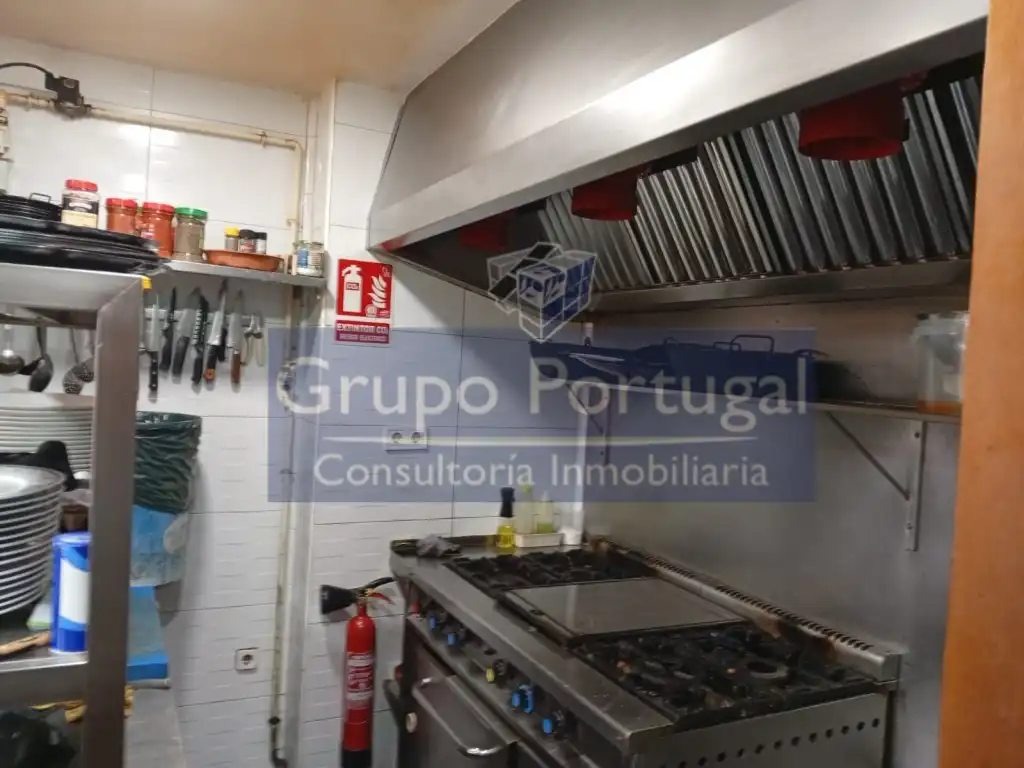 Cuina de Local de lloguer en Madrid amb Aire condicionat