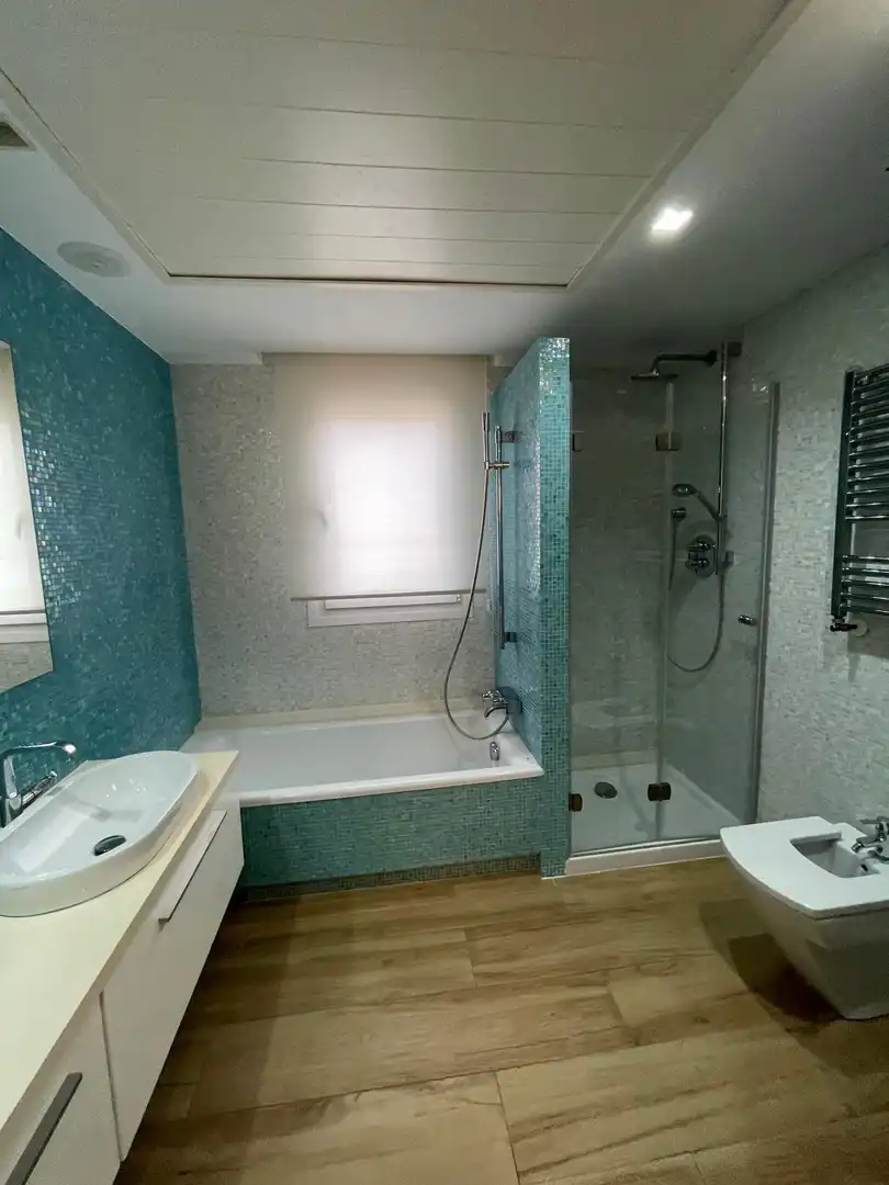 Badezimmer von Haus oder Chalet zur Miete in Elche / Elx mit Klimaanlage, Heizung und Privatgarten