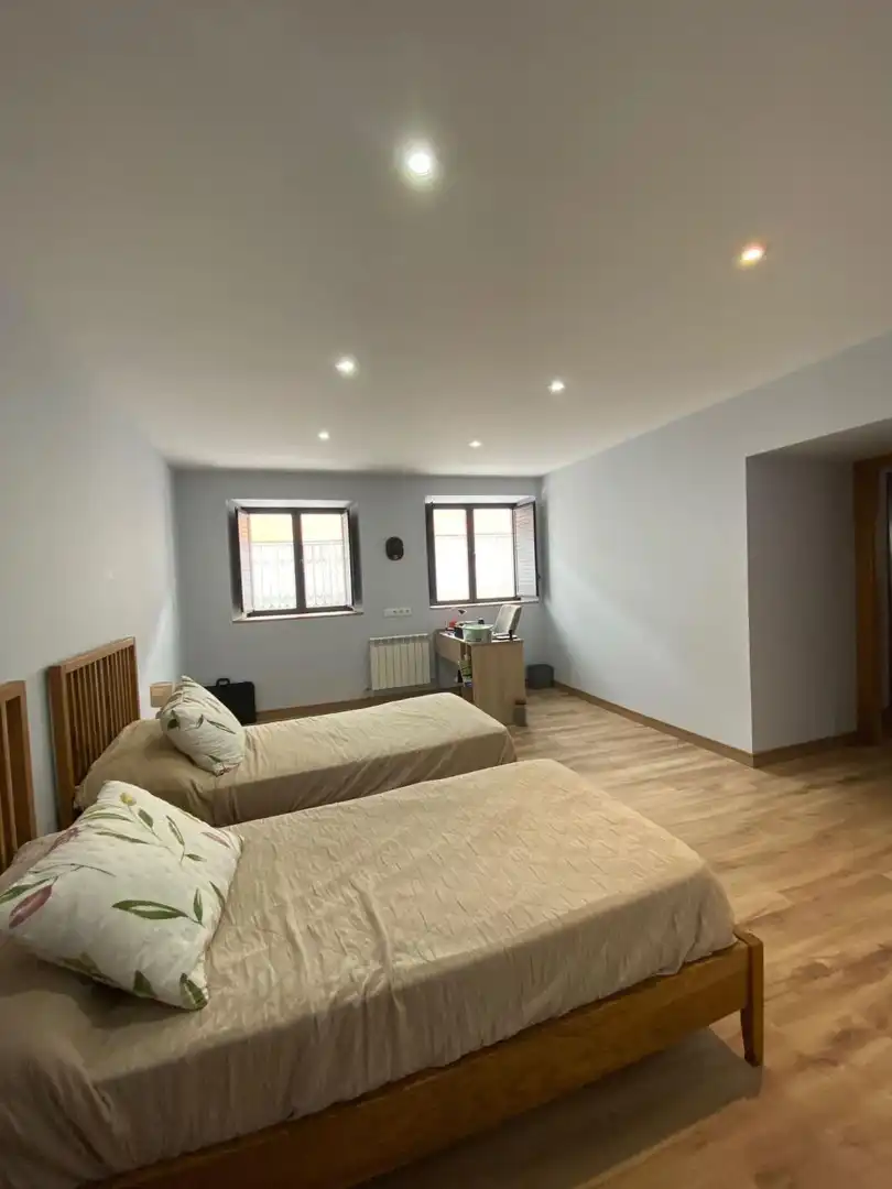 Dormitori de Casa o xalet en venda en Aller amb Calefacció, Terrassa i Traster