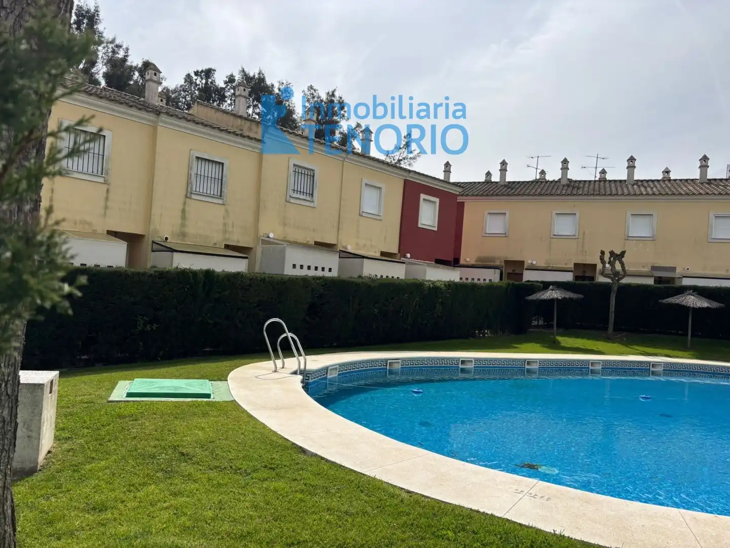 Piscina de Casa adosada en venta en Islantilla con Terraza, Trastero y Piscina comunitaria