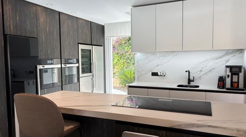 En un entorno residencial privilegiado, muy cerca de La Finca Golf, esta exclusiva villa ofrece una combinación excepcional de dis, imatge 5