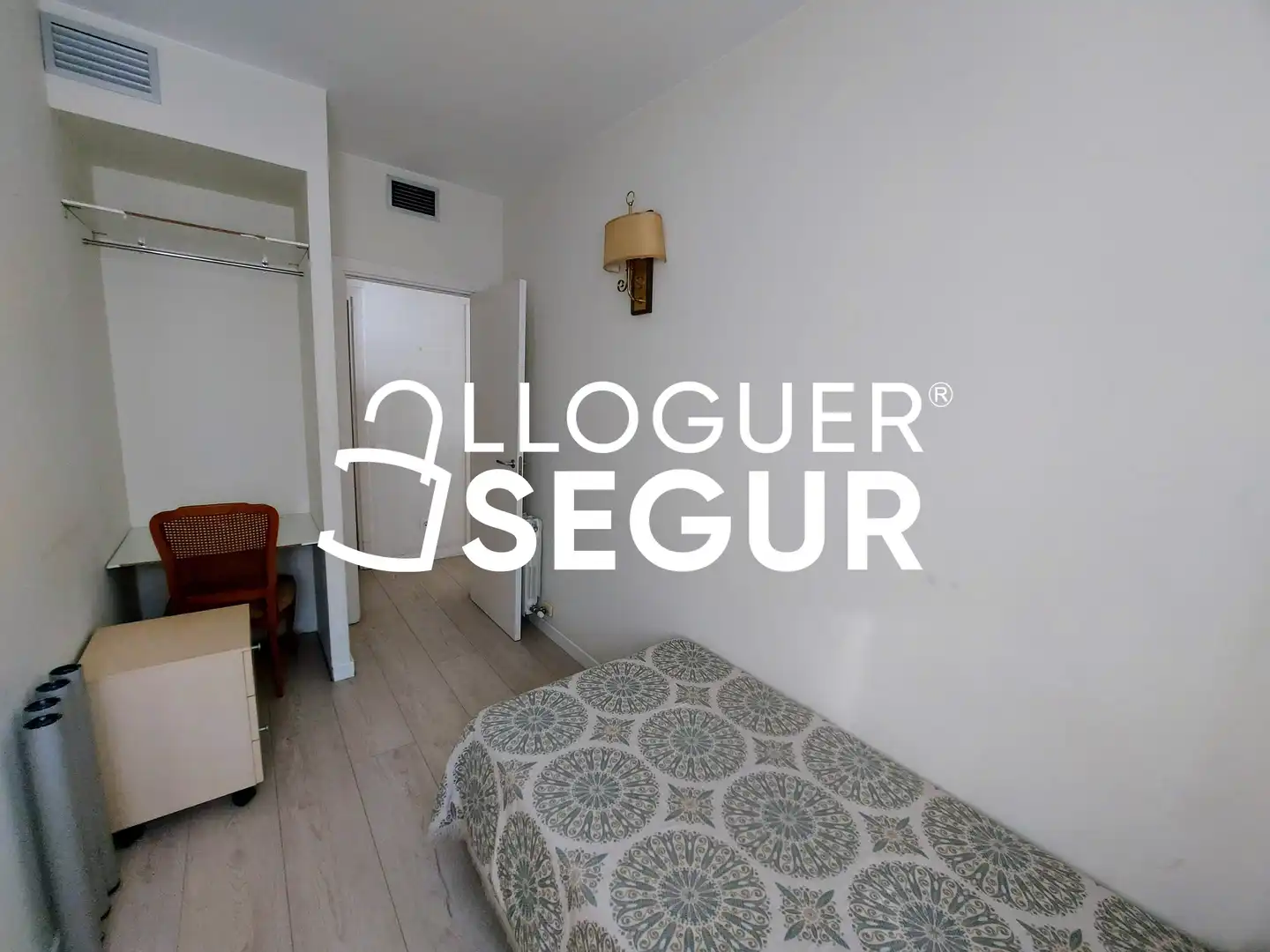 Schlafzimmer von Wohnung zur Miete in Barcelona mit Klimaanlage und Heizung