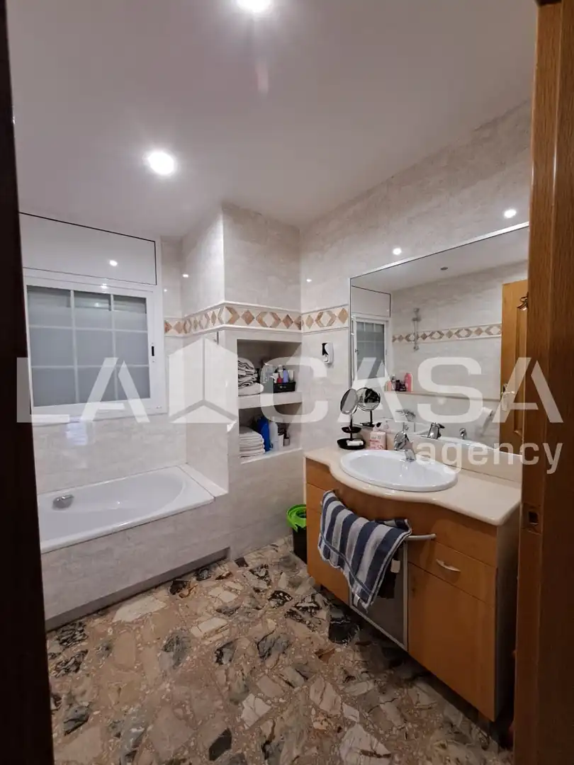 Cuina de Casa o xalet en venda en Terrassa amb Terrassa i Piscina