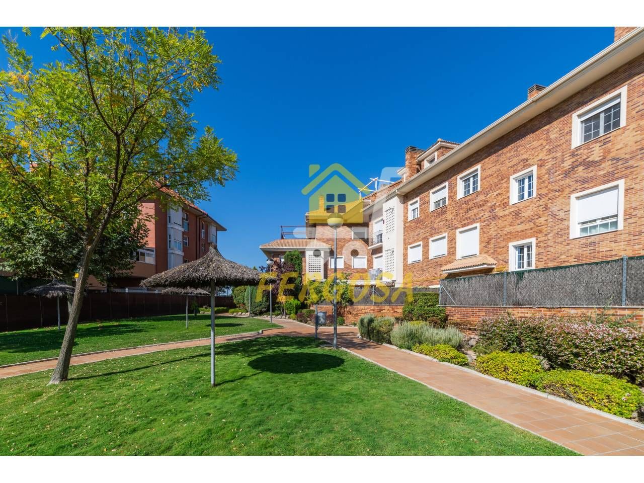 Exterior view of Flat for sale in Arroyomolinos (Madrid)  with Air Conditioner, Heating and Private garden