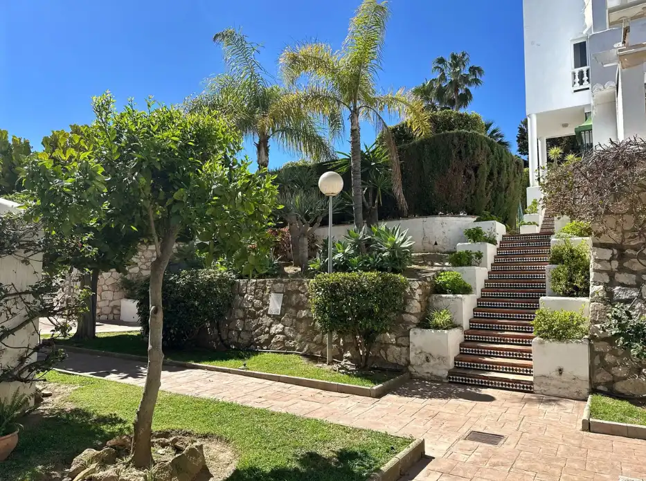 Jardí de Pis en venda en Mijas amb Aire condicionat, Terrassa i Moblat