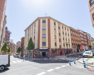 Vista exterior de Pis en venda en Oviedo 