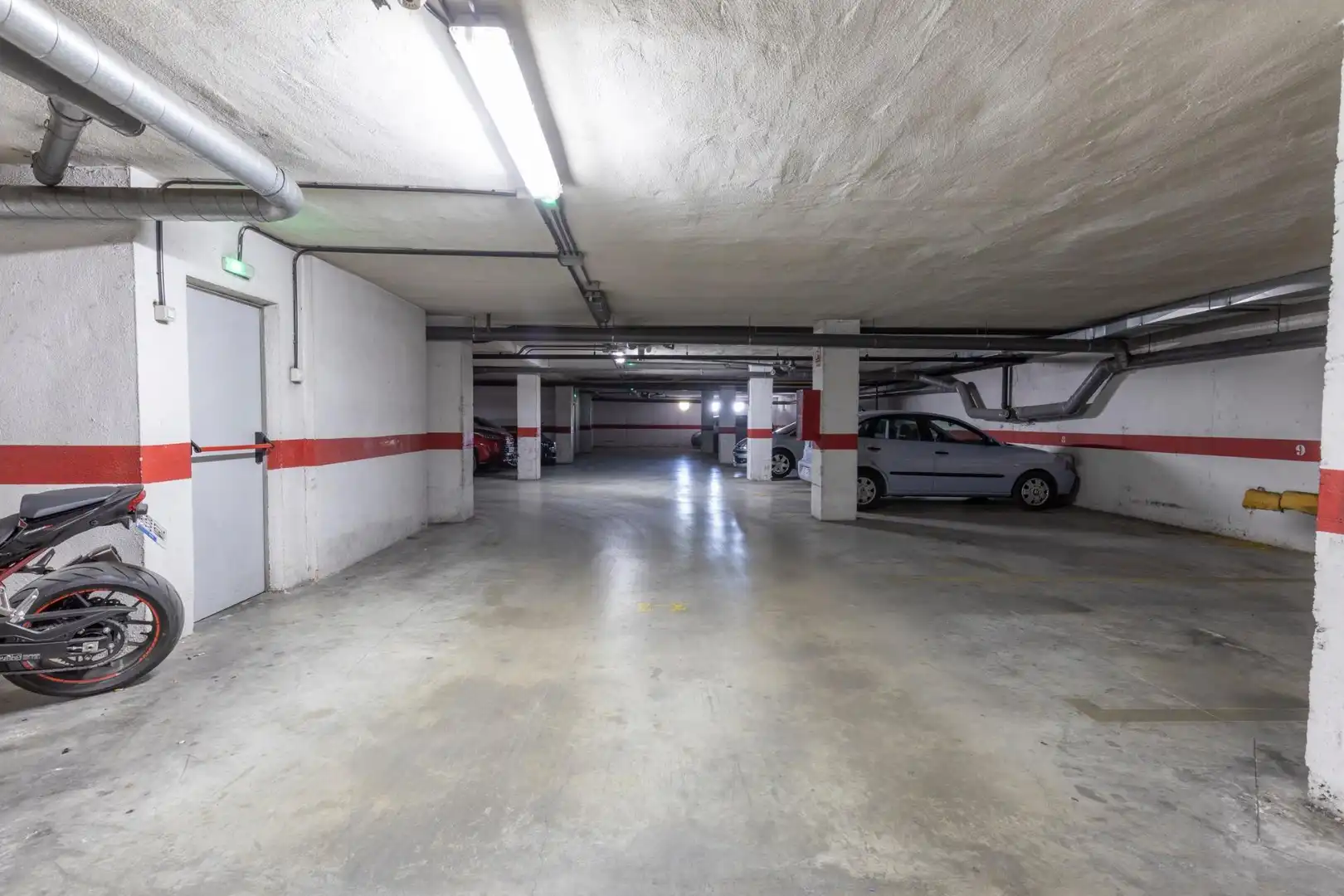 Parking de Piso en venta en Granada con Calefacción, Terraza y Amueblado