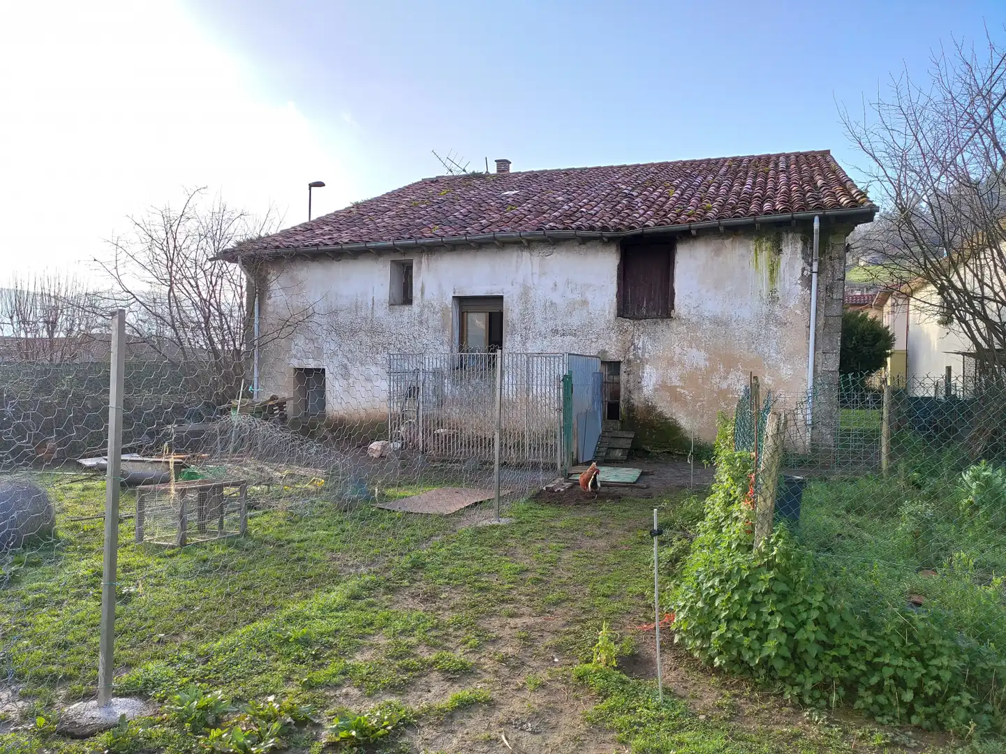 Vista exterior de Casa o xalet en venda en Los Corrales de Buelna  amb Jardí privat