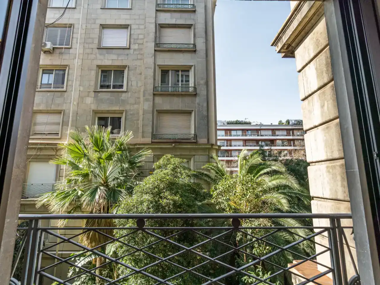 Vista exterior de Pis en venda en  Barcelona Capital amb Aire condicionat i Balcó