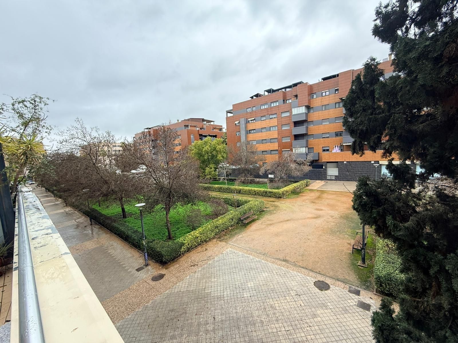Vista exterior de Piso de alquiler en  Granada Capital con Aire acondicionado, Terraza y Trastero